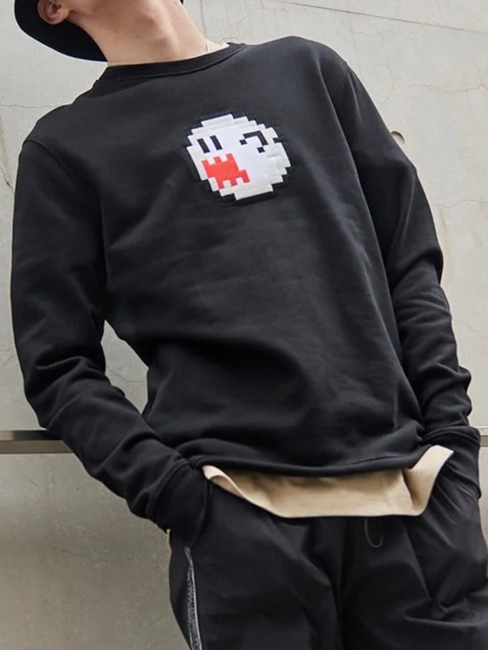 Bricktown Super Mario ™ Boo Ghost Sweatshirt Size Medium